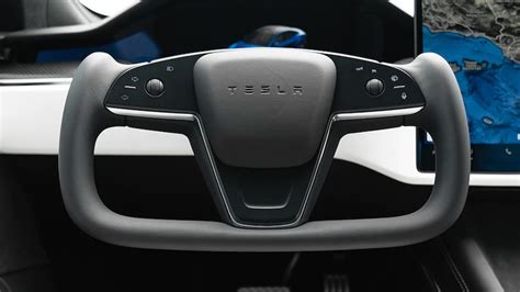 2022 Tesla Model S Plaid Steering Yoke Review The Pros And Cons