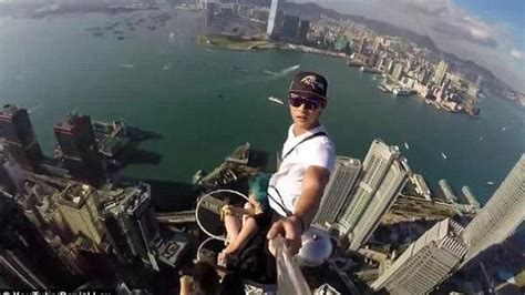 The Most Dangerous Selfie On Top Of A 73 Storey Building Al Arabiya