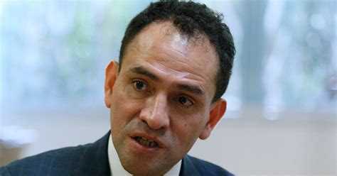 El funcionario precisó que sus síntomas son leves, por lo que permanecerá en casa para hacer frente al proceso. Arturo Herrera, secretario de Hacienda, habló con el FMI ...