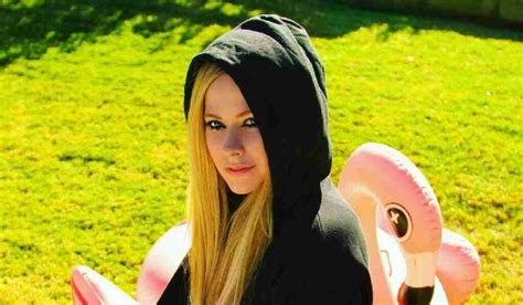 Avril Lavigne Penyanyi Tengah Viral Di Tik Tok