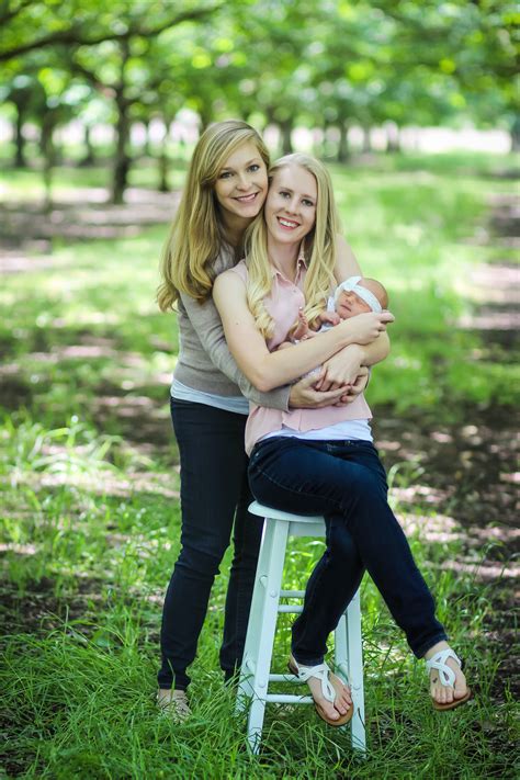 Pin By Babybaileymamadrama On Newborn Lesbian Moms Cute Lesbian Couples Lesbian Women
