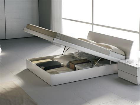 Letti matrimoniali in legno la collezione di letti matrimoniali in legno di tomasella è composta da una vasta gamma di modelli personalizzabili grazie all'ampia scelta delle finiture di materiali e di colore. Letto matrimoniale in legno, con box contenitore | IDFdesign