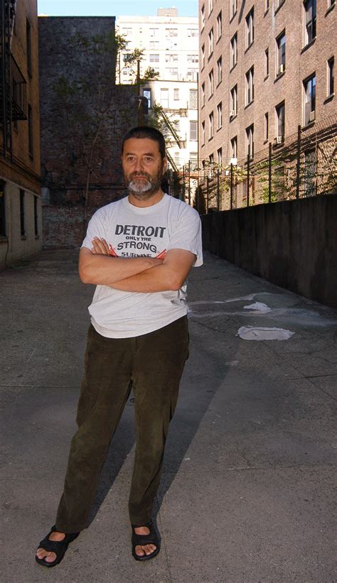 Descubre nuestros contenidos de historia online y únete a miles de hispanos que ya hacen parte de nuestra comunidad. Camilo José Vergara - MacArthur Foundation