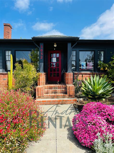 Bright, charming 2BD/1BA cottage with gorgeous gardens in Oakland’s