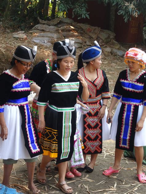 hmong-hmong-new-year-is-celebrated-in-sheboygan-hmong-traditionally