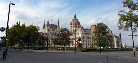 Hungarian Parliament Building : Budapest Hungary | Visions of Travel