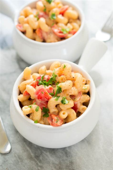Masala mac n cheese with a spicy kick from fresh jalapeños, ginger, garlic and garam masala with an easy instant pot recipe that is ready in under 30 mins! Spicy Pepper Jack Mac and Cheese