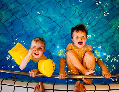 Kostenlose Foto Wasser Erholung Schwimmbad Unterwasser Schwimmen Jugend Pool Kind