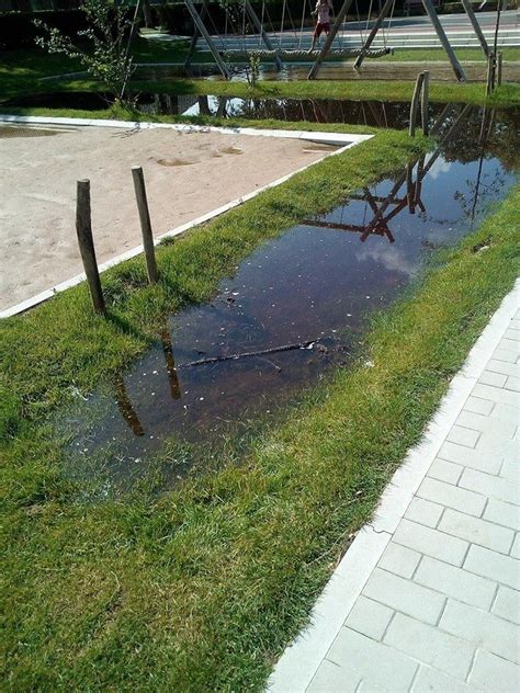 ) of a substance is a measure of how resistant to compression that substance is. Speeltuin De Bilk staat onder water (Brugge) - De Standaard