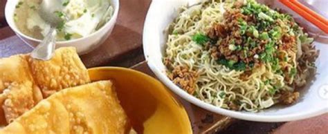 Kos pria di surabaya barat dekat margomulyo. 7 Tempat Makan Iconic yang Harus Kamu Coba di Dekat Kampus Binus - Communication