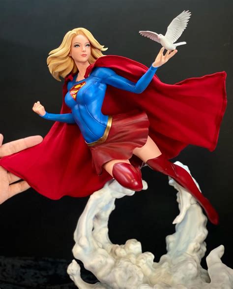 Estátua Supergirl Dc Comics Premium Format Escala 14 Exclusive