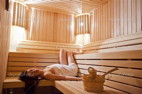 Jeune Fille Dans Un Sauna Photographie Boggy