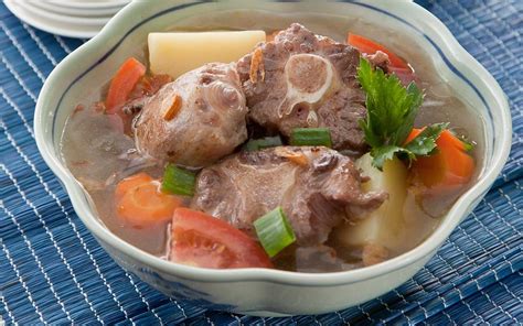 Rebus air hingga mendidih sebanyak 2 liter, kemudian masukan daging/tulang, cengkeh dan kayu manis rebus hingga daging/tulang semenjak hancurnya kekaisaran ottoman di turki pada tahun 1454, acara menyantap sup di asia tengah disebarkan sebagai masyarakat eropa. Cara Memasak Sup Tulang Iga Sapi Yang Enak Dan Gurih ...