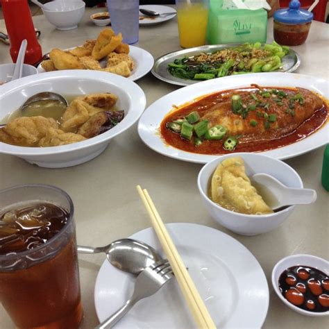 Choose from a list of ingredients at $0.70 each or go with their set. Ampang Hometown Yong Tau Foo - Ampang, Kuala Lumpur