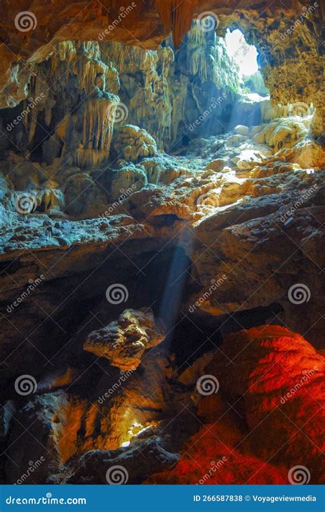 Cave Light Sunbeams Underground Vietnam Stock Photo Image Of Cave