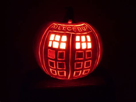 Crafty Lil Thing Tardis Pumpkin