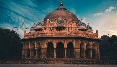 14 Best Places To Visit In Delhi, India {Couples Travel Guide}