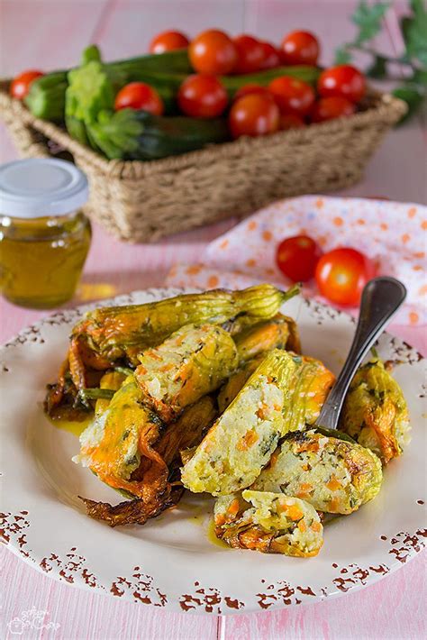 Ricetta delle frittelle di fiori di zucca o di zucchine. Fiori di zucchina ripieni ricetta vegetariana Fiori di ...
