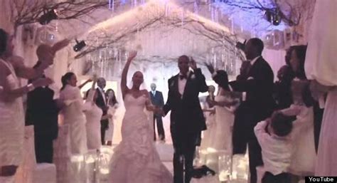 Check out a new photo from beyoncé and jay z's wedding. Apparently, Beyoncé Didn't Totally Love Her Wedding Dress ...