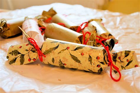 From cute trinkets to tiny gifts; No Wooden Spoons: Christmas Crackers DIY