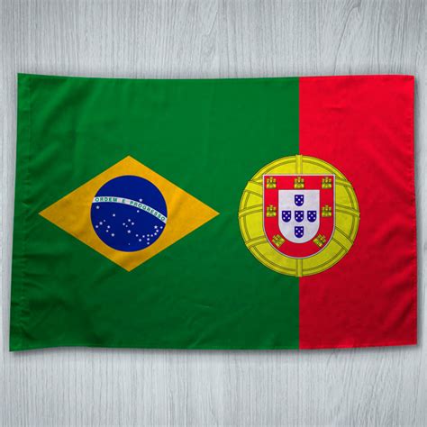 O discurso desafiador foi feito em um evento que marcou o centenário do partido comunista. Bandeira Portugal/Brasil juntas 70x100cm - Personalizei