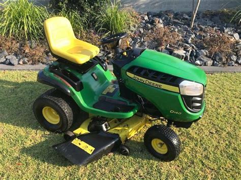 John Deere D140 Ride On Lawn Mower With 48 Inch Cutting Deck Lawn