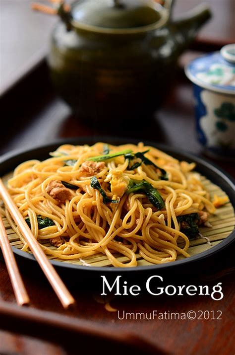 Mie goreng adalah hidangan mie goreng khas indonesia yang populer hingga ke mancanegara, yang pastinya koreksi rasa dan tambahkan bumbu sesuai selera. Simply Cooking and Baking...: Mie Goreng