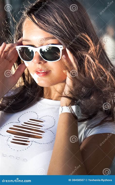 Portrait Of Brunette Girl Putting On Sunglasses At Windy Day Stock Image Image Of Carefree
