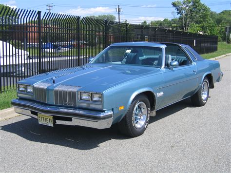 Car Show Classic: 1976 Oldsmobile Cutlass Supreme Brougham - The Right ...