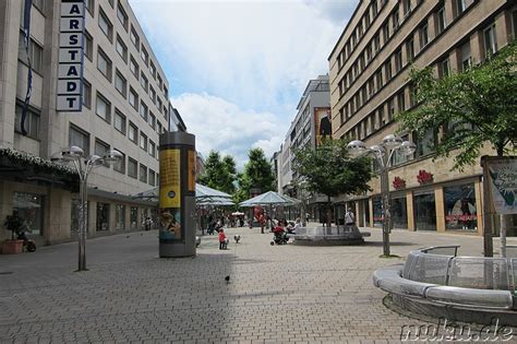 Sollte es sich um eine große menge von kleingeld (> 3 kg) handeln, ist es sinnvoll, das geld. Fussgängerzone Königstrasse - Stuttgart, Baden-Württemberg ...