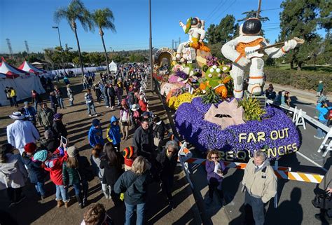 Public Gets Close Up View Of 2019 Rose Parade Floats Before Theyre