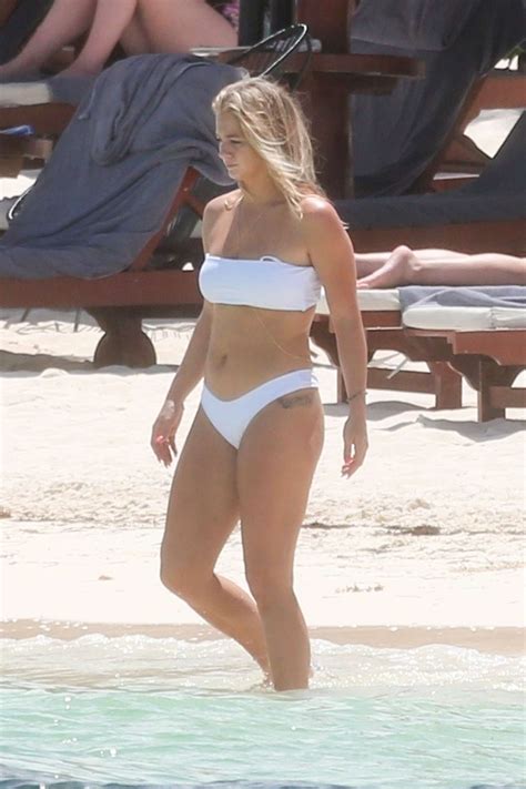 Mollee Gray In White Bikini At The Beach In Cancun Gotceleb