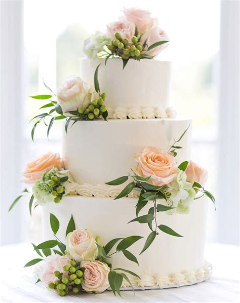 Of The Prettiest Floral Wedding Cakes Tyello Com