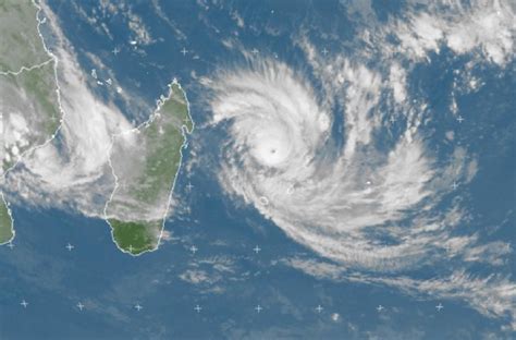 Les Cyclones à La Réunion Saison Risques Et Conseils Carte De La