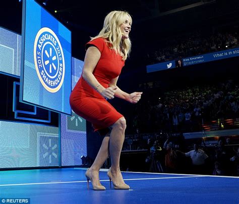 Reese Witherspoon Teaches Walmart Shareholders Legally Blonde Dance Daily Mail Online