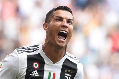 Download Cristiano Ronaldo Pictures