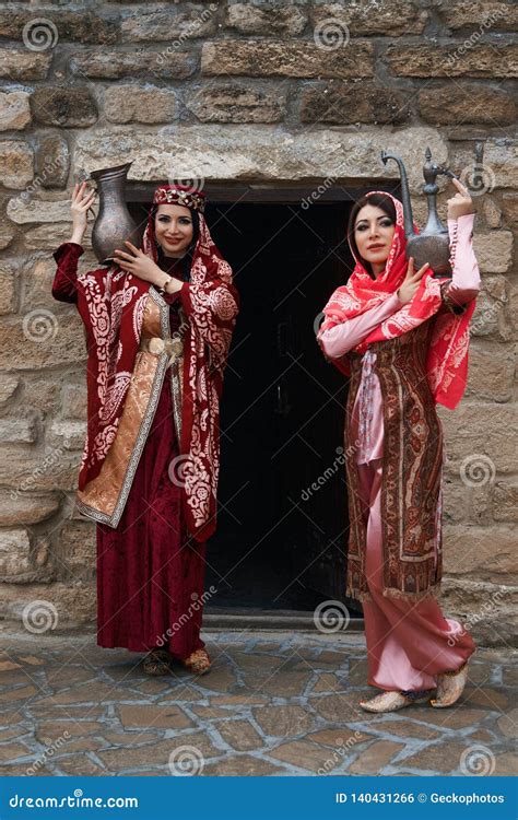 Middle Eastern Traditional Dress Photos Cantik