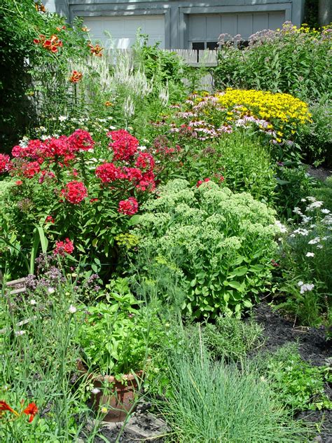 What's your favorite spot in central park? Garden Housecalls - What Blooms When in Central Pennsylvania