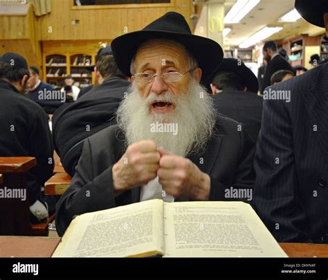 Rabbi Korf Leading A Daily Bible Study Class At Lubavitch Headquarters