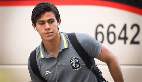 Según contó pati chapoy, un buen amigo suyo quien radica en madrid, le contó que sergio vive en aquel lugar junto a la familia que logró formar lejos de los medios y su hermano luis miguel, pues con quien sí llevaría una buena relación sería con su hermano alejandro. José Juan Macías apunta al Sevilla | Fieramanía