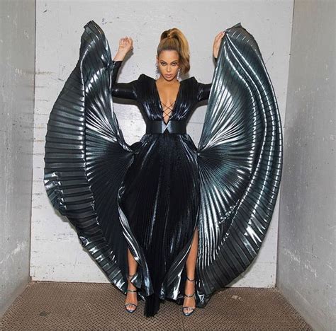 Out of the blue — tell me what you see 04:02. Pin by Holly W on BEYONCÉ | Beyonce photoshoot, Beyonce ...
