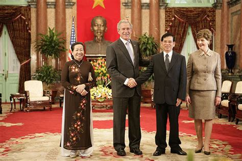 Cách đây 75 năm, tại quảng trường ba đình lịch sử, chủ tịch hồ chí minh đã đọc tuyên ngôn độc lập khai sinh ra nước việt nam dân chủ cộng hòa. Nguyễn Minh Triết - Người Kể Sử
