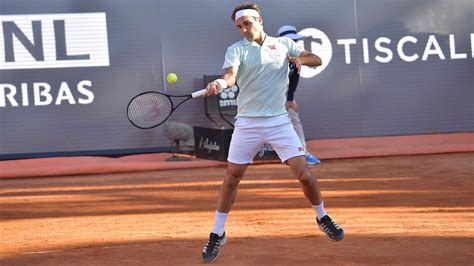 Maybe you would like to learn more about one of these? Roger Federer Withdraws From Rome QF With Leg Injury | ATP ...