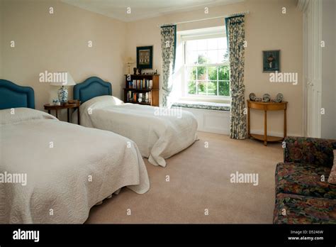 Two Single Beds In A Guest Bedroom Stock Photo 54751617 Alamy