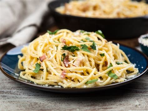 Spaghetti Carbonara Rezept Schnelles Original Mit Wenigen Zutaten