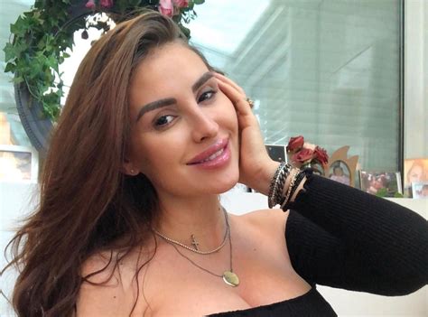Check spelling or type a new query. Roxana Blagu, fosta membra Trident, nu si-a vazut fetita ...