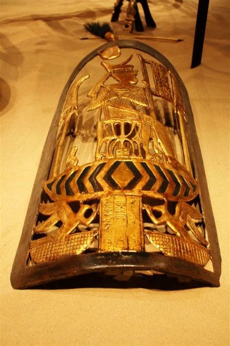 Chariot Shield Of King Tutankhamun Egito Mistérios Antigos Egito Antigo