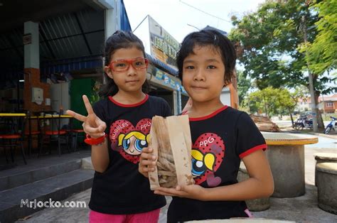 Sahabat, awak dah lama mengidam keropok lekor kan? Keropok Lekor Terkenal Kampung Tok Beng