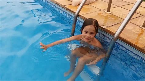 Um dia na piscina parte 1. Desafio da Piscina - YouTube