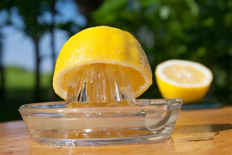 How To Zest And Juice A Lemon